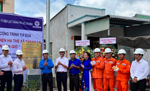 EVNHCMC gắn biển công trình Chào mừng Đại hội Công đoàn TP Hồ Chí Minh